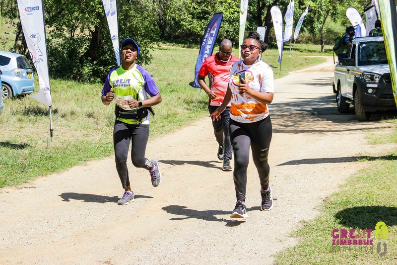 Runners Competing